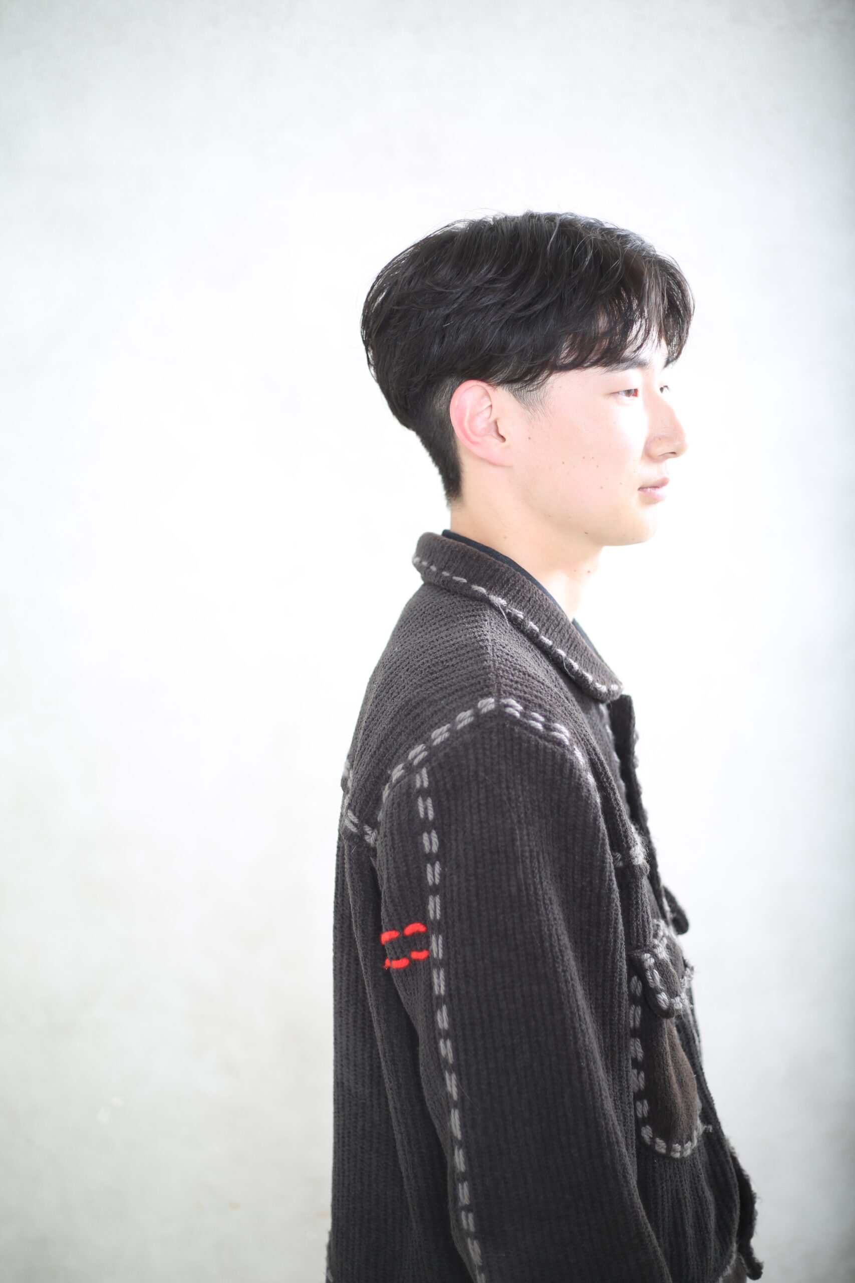 【山形で人気のメンズ韓国ヘア】ナチュラルな毛流れが決め手！黒髪カルマ風マッシュショート