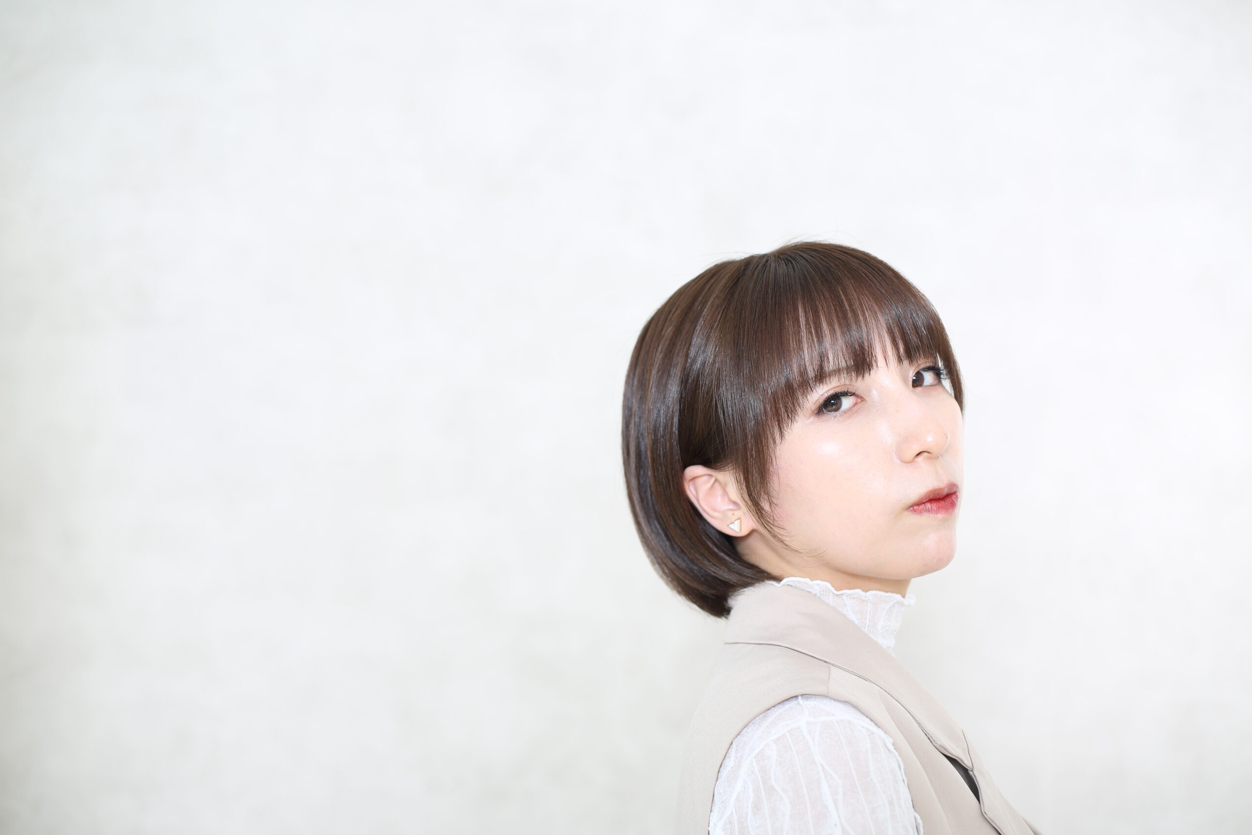 小顔効果も抜群！仙台でオーダーしたい「耳掛けショート」。オフィスでも好印象な上品スタイル