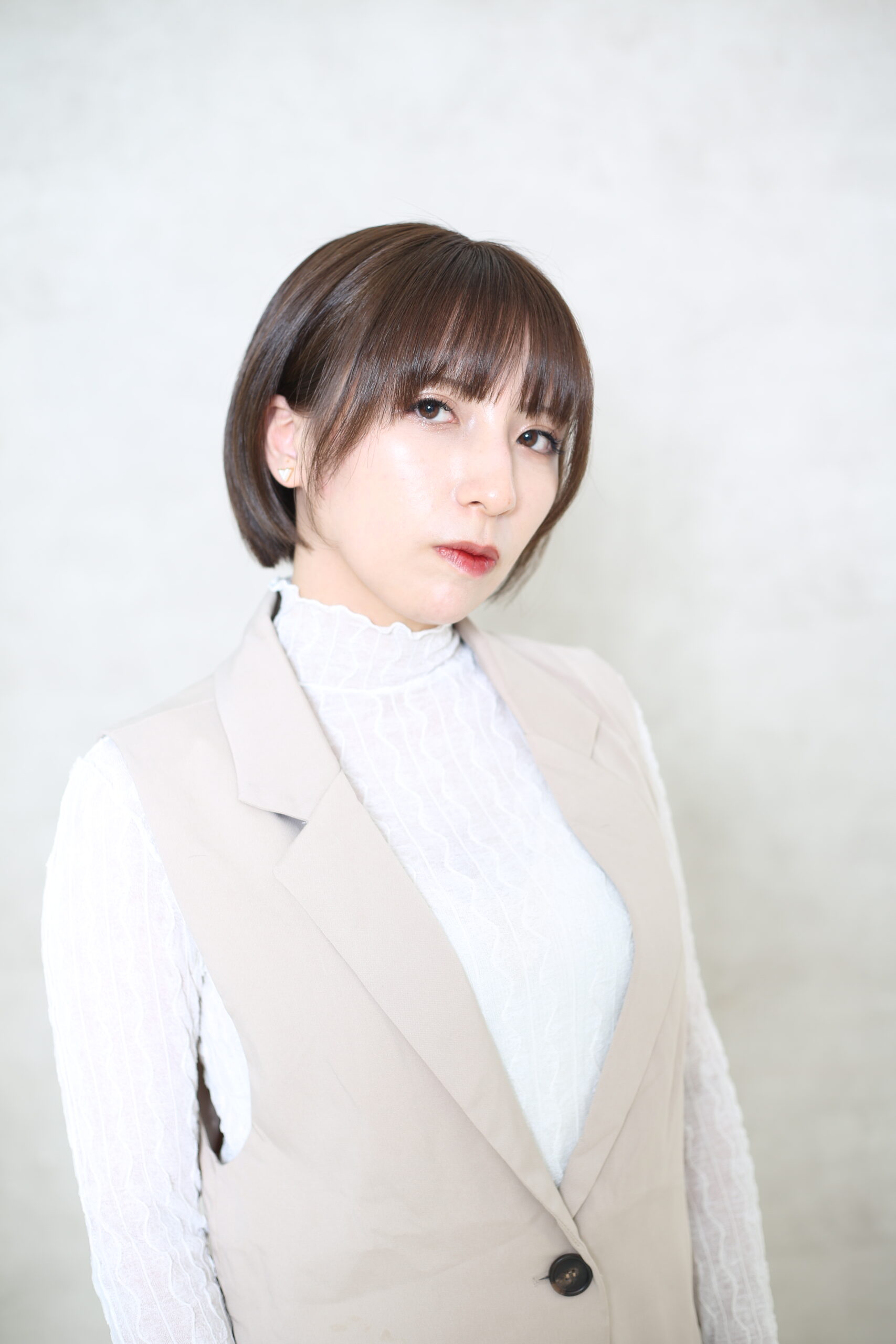 小顔効果も抜群！仙台でオーダーしたい「耳掛けショート」。オフィスでも好印象な上品スタイル